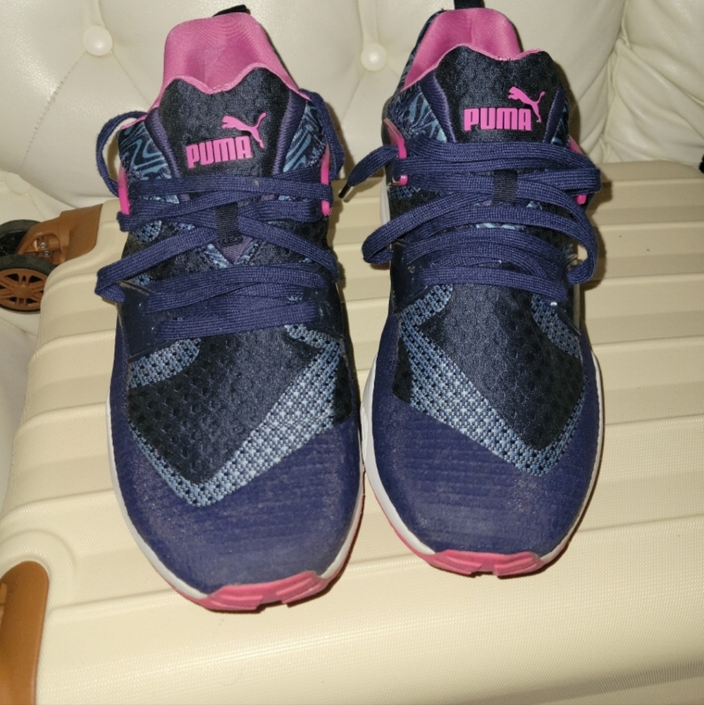 Puma Men's Navy and Pink Sneakers